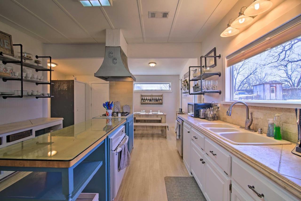 Texas Home With Backyard Oasis, Walk To Main St Fredericksburg Bagian luar foto